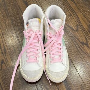 Nike men’s Sneakers - White and Pink